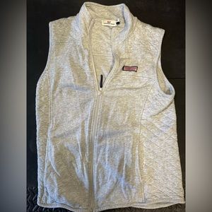 Vineyard Vines, like new, quilted, size small, grey
